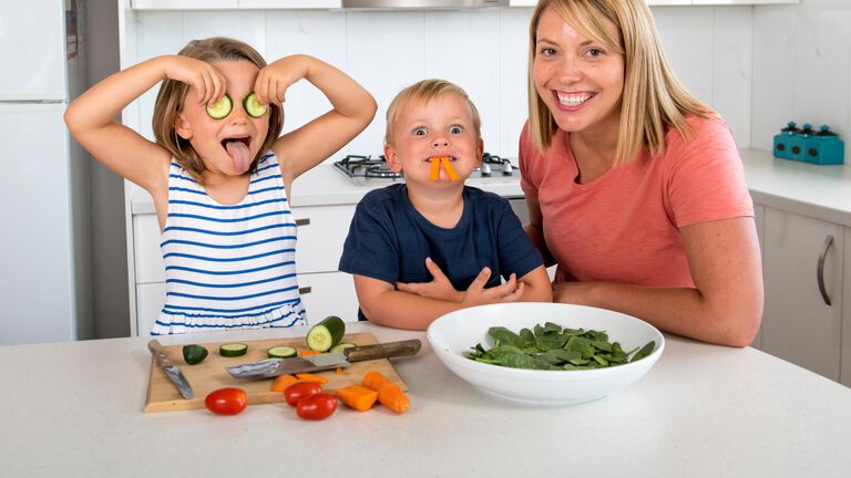 Silmien terveys ja ruokavalio: n&auml;m&auml; ruoat saavat silm&auml;si s&auml;ihkym&auml;&auml;n