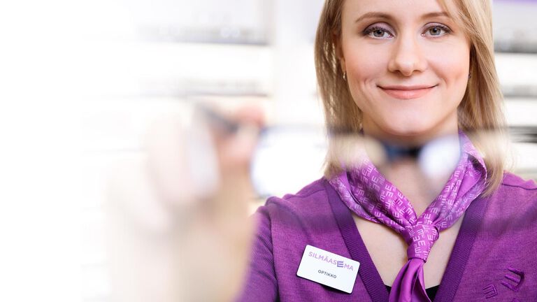 Silm&auml;asema on Suomen luotetuin optikkoliike Silm&auml;asema on valittu Suomen luotetuimmaksi optikkoliikkeeksi jo kolmannen kerran per&auml;kk&auml;in Valitut Palat Luotetuin Merkki -tutkimuksessa.