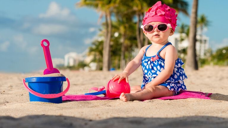 Pid&auml; n&auml;m&auml; 4 asiaa mieless&auml;, kun hankit vauvan aurinkolasit