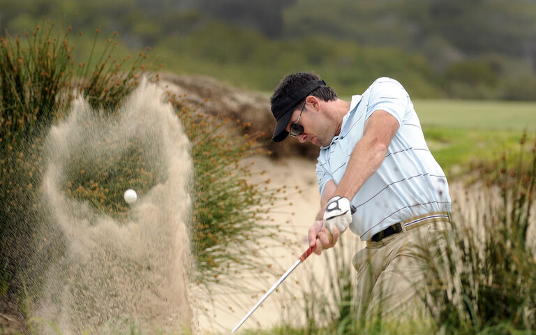 Naarmuuntumista ehk&auml;isev&auml; pinnoite suojaa linssej&auml; bunkkereiden hiekalta. 