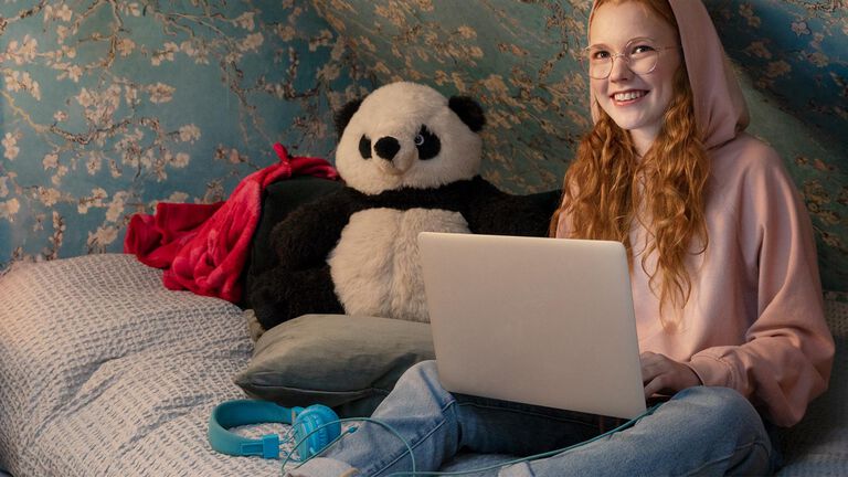 Silm&auml;jumppa elvytt&auml;&auml; v&auml;syneet silm&auml;t