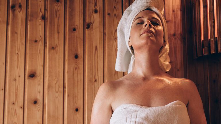 Piilolinssit saunassa ja uidessa: n&auml;in varmistat turvallisen k&auml;yt&ouml;n