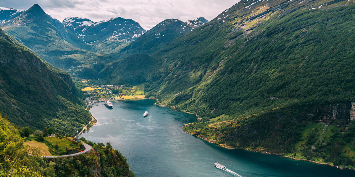 &ldquo;Olen saanut kokea monia n&auml;kemisen arvoisia asioita. Viime kes&auml;lt&auml; j&auml;i mieleen Norjasta Geirangerinvuono, sen serpentiinitiet ja maisemat&rdquo;, Tenhunen maalailee.