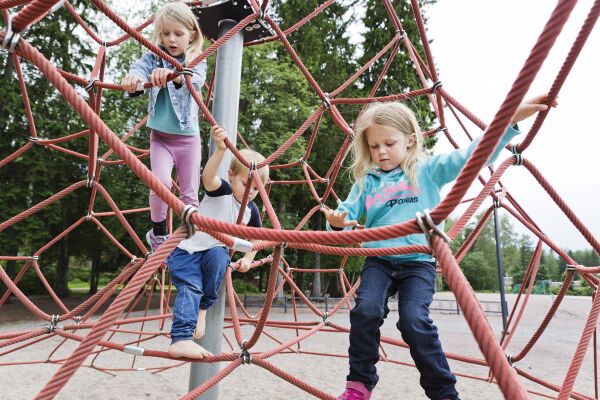 Lapsen n&auml;k&ouml;&auml; voidaan hoitaa