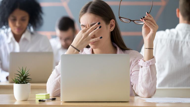 Kuivat silm&auml;t ovat yleinen vaiva, joka kannattaa hoitaa ajoissa. Lue lis&auml;&auml;