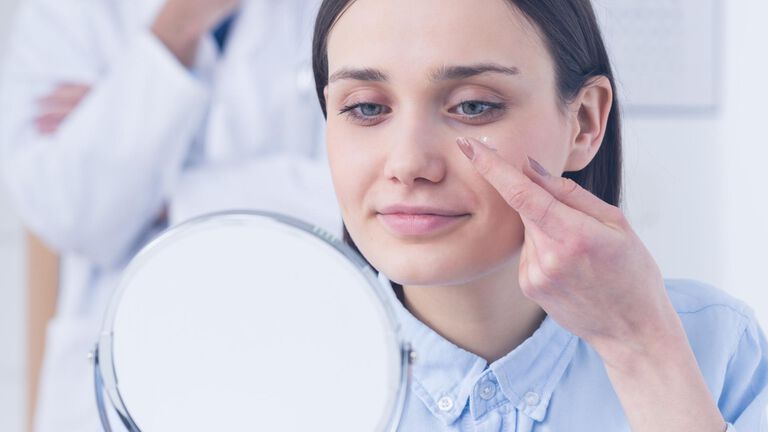 Piilolinssitarkastus antaa ev&auml;&auml;t piilolinssien turvalliseen k&auml;ytt&ouml;&ouml;n